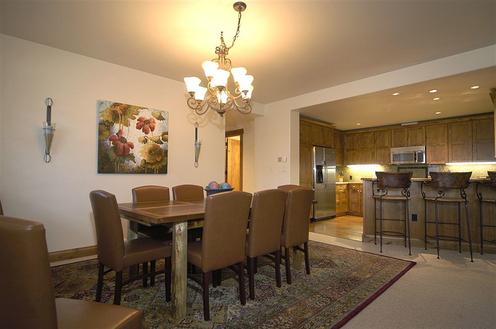 Westwall Lodge Crested Butte Room photo